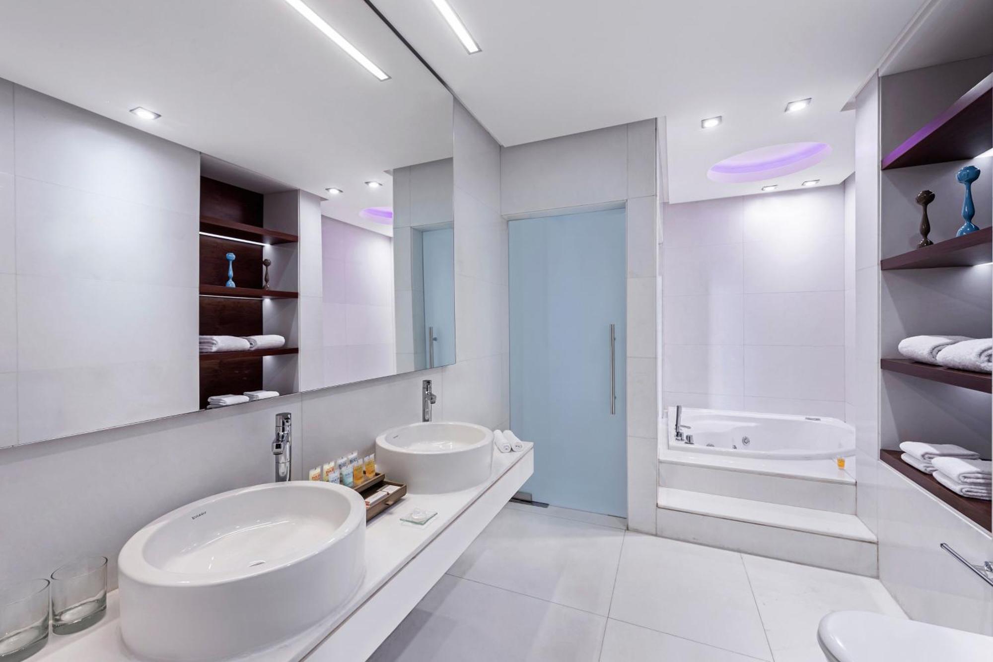 Four Points By Sheraton Доха Екстериор снимка
