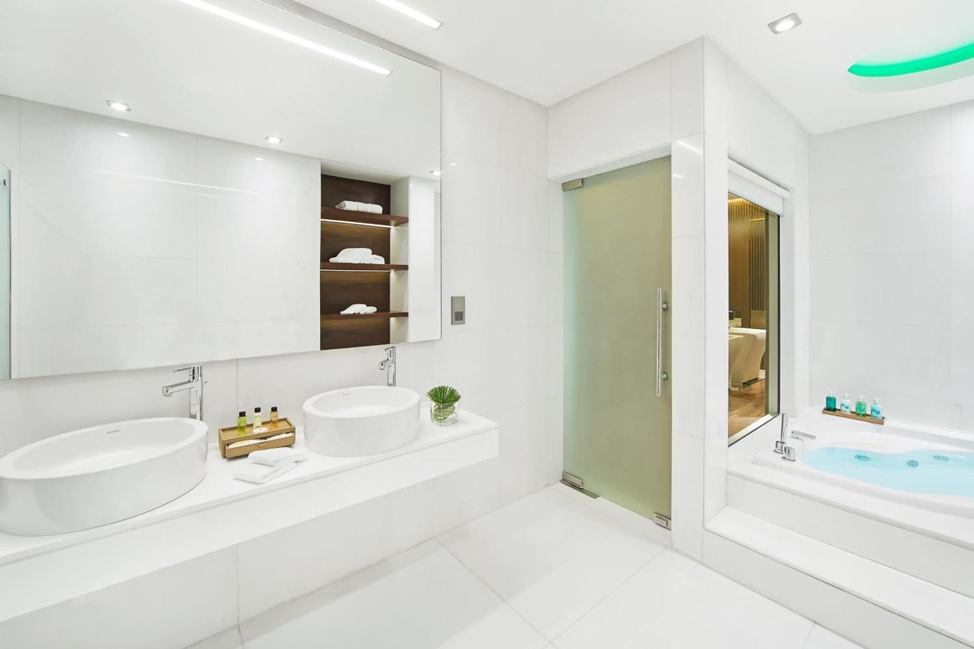 Four Points By Sheraton Доха Екстериор снимка