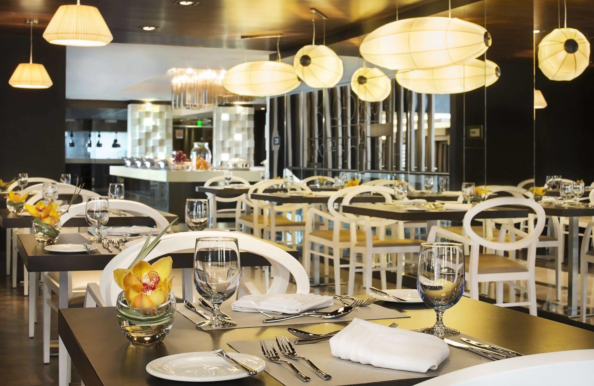 Four Points By Sheraton Доха Екстериор снимка